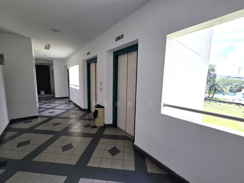 Kondominium untuk Dijual di Wickham Manor - Kenson Ho - Corridor - PropertyGuru.com.my