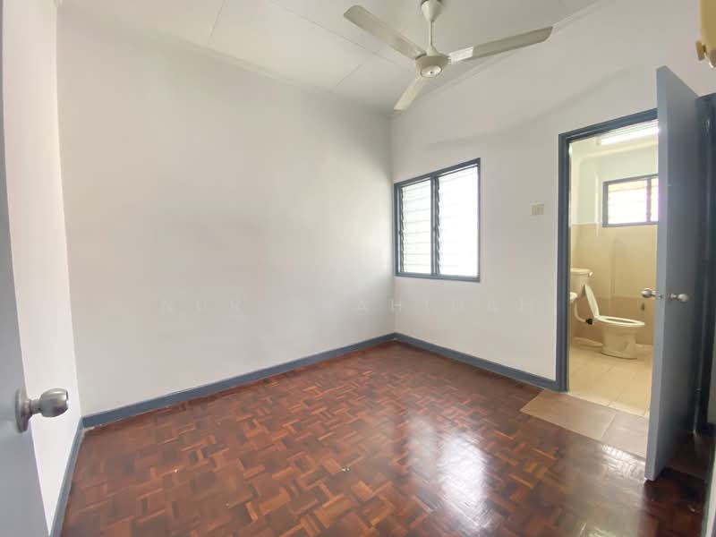 Rumah Teres 2 Tingkat untuk Disewa di Usj 14 (Subang Jaya) - Nur Shahidah - Bathroom - PropertyGuru.com.my