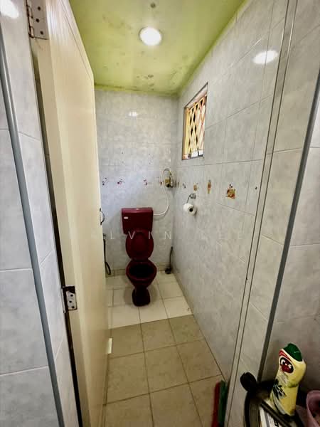 2-storey Terraced House for Sale in Taman Pelangi (Johor Bahru) - Calvin Lee - Bathroom - PropertyGuru.com.my