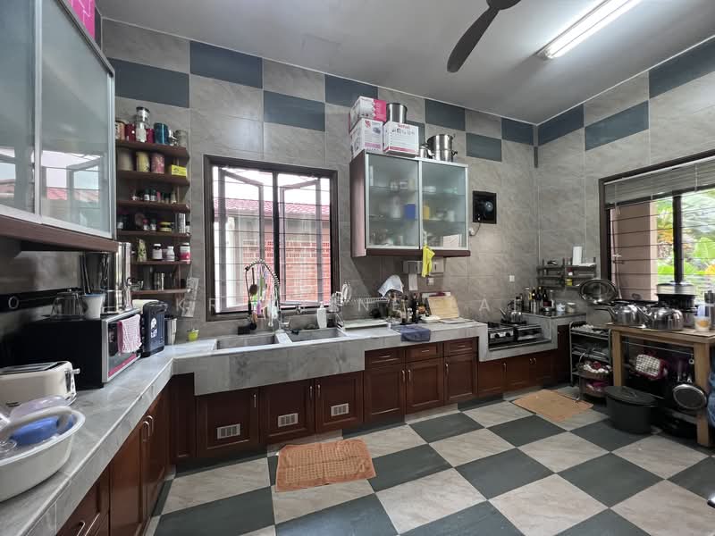 Bungalow for Sale in Bukit Gita Bayu (Seri Kembangan) - Kristine Lai - Kitchen - PropertyGuru.com.my