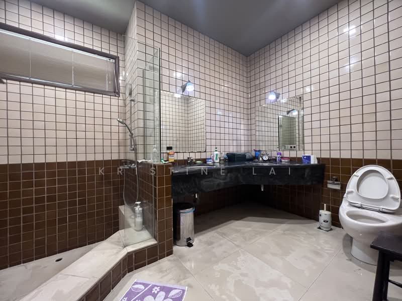 Bungalow for Sale in Bukit Gita Bayu (Seri Kembangan) - Kristine Lai - Bathroom - PropertyGuru.com.my