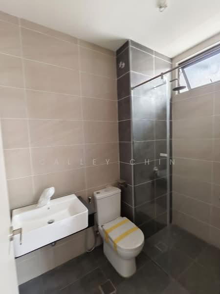 Semi-Detached House for Sale in Taman Sutera Utama (Skudai) - Calley Chin - Bathroom - PropertyGuru.com.my