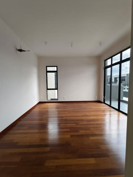 Semi-Detached House for Sale in Taman Sutera Utama (Skudai) - Calley Chin - Living Room - PropertyGuru.com.my