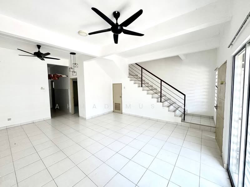 2-storey Terraced House for Sale in Alam Suria (Puncak Alam) - Ahmad Muslim - Living Room - PropertyGuru.com.my