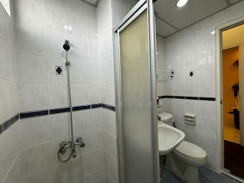 Condominium for Rent at Eden Seaview Condominium - Joyce Lee - Master Bathroom - PropertyGuru.com.my