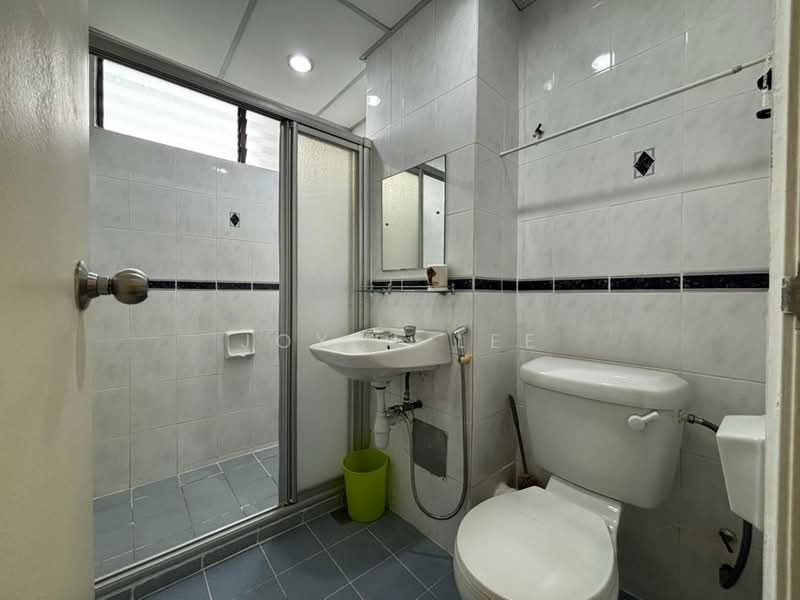 Condominium for Rent at Eden Seaview Condominium - Joyce Lee - Master Bathroom - PropertyGuru.com.my