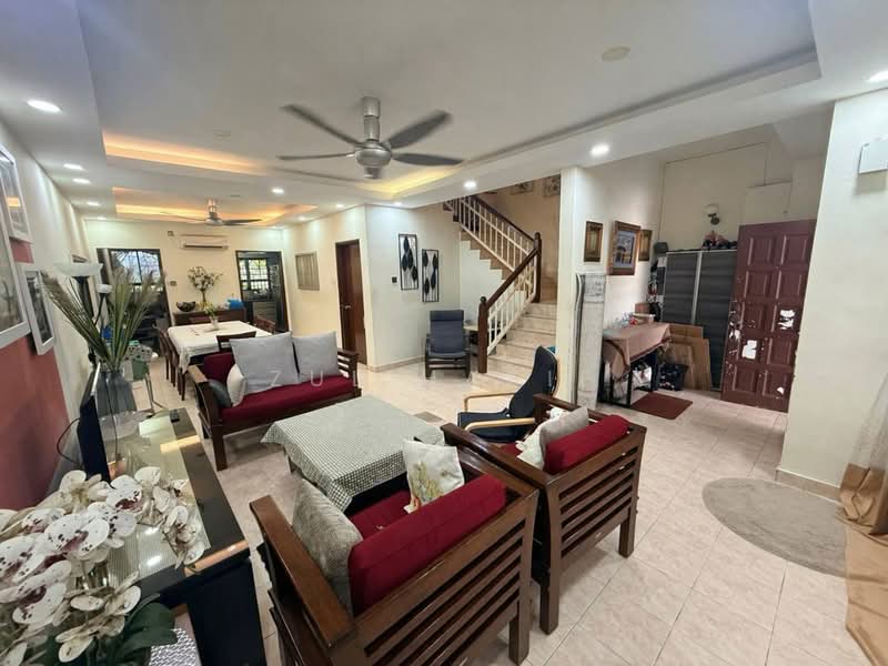 2-storey Terraced House for Sale in Bukit Jelutong (Shah Alam) - Zul Hasif - Living Room - PropertyGuru.com.my