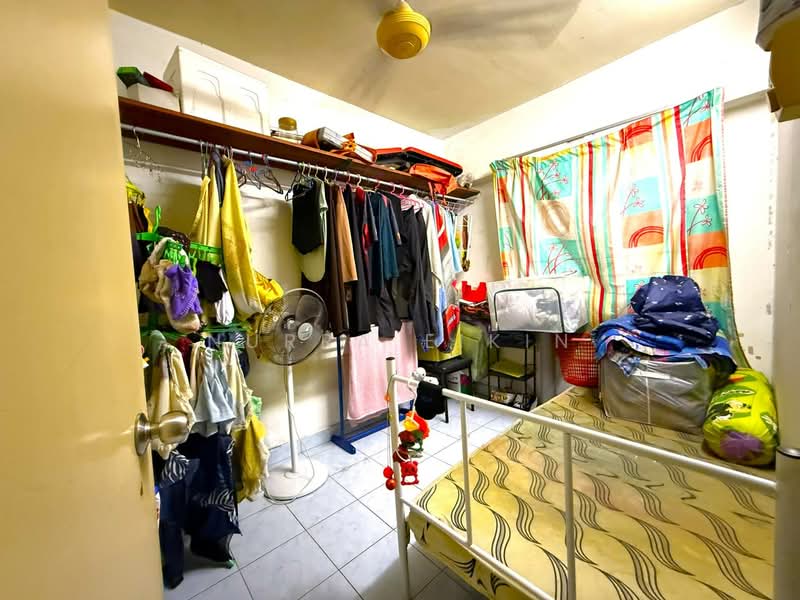 Flat for Sale at Rumah Pangsa Kayu Ara - Nurra Eikin - Bedroom - PropertyGuru.com.my