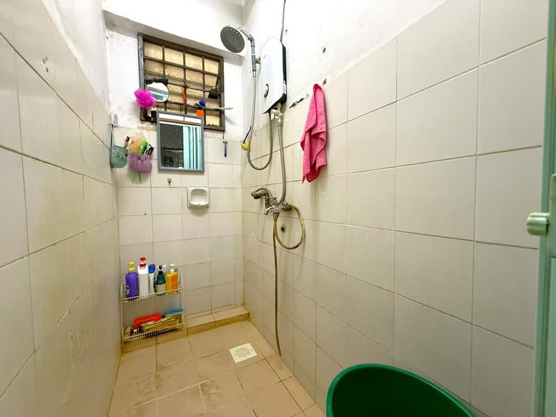 Flat for Sale at Rumah Pangsa Kayu Ara - Nurra Eikin - Bathroom - PropertyGuru.com.my