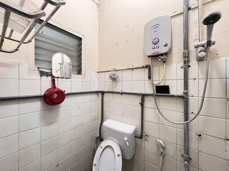 Rumah Teres 2 Tingkat untuk Dijual di Seksyen 17 (Petaling Jaya) - Suli Chin - Bathroom - PropertyGuru.com.my