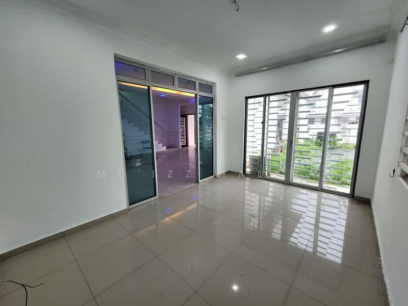 Rumah Teres 2 Tingkat untuk Dijual di Telok Panglima Garang (Selangor) - Mu'izz Halim - Living Room - PropertyGuru.com.my