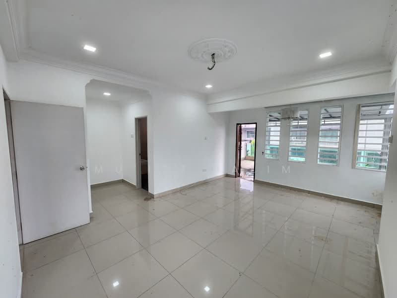 Rumah Teres 2 Tingkat untuk Dijual di Telok Panglima Garang (Selangor) - Mu'izz Halim - Living Room - PropertyGuru.com.my