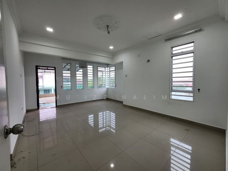 Rumah Teres 2 Tingkat untuk Dijual di Telok Panglima Garang (Selangor) - Mu'izz Halim - Living Room - PropertyGuru.com.my