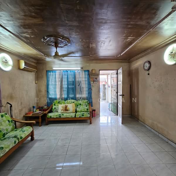 2-storey Terraced House for Sale in Taman Sungai Besi Indah (Seri Kembangan) - BARRY CHAN - Living Room - PropertyGuru.com.my