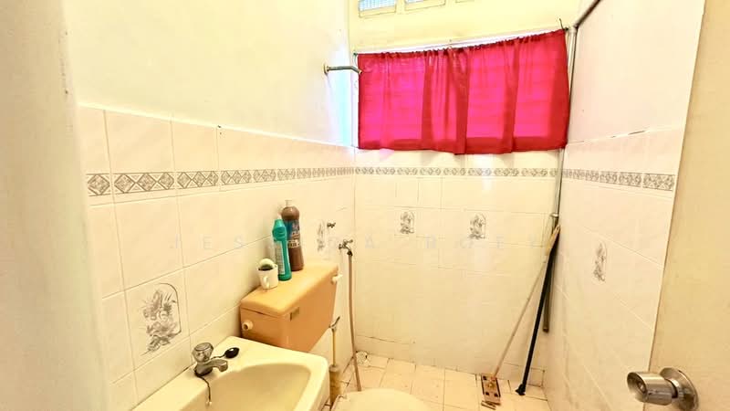 Condominium for Sale at Selesa Puteri Condominium - Jessica Boey - Bathroom - PropertyGuru.com.my