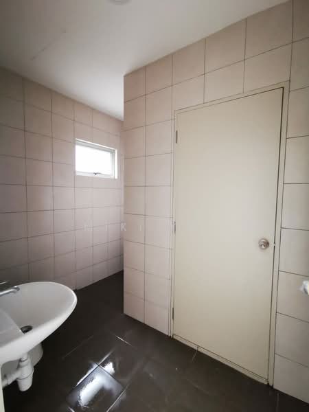 Rumah Teres 2 Tingkat untuk Dijual di Bandar Rimbayu (Telok Panglima Garang) - Miki You - Bathroom - PropertyGuru.com.my