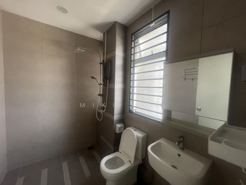 Rumah Teres 2 Tingkat untuk Dijual di Bandar Rimbayu (Telok Panglima Garang) - Miki You - Bathroom - PropertyGuru.com.my