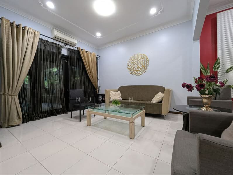 Rumah Teres 2 Tingkat untuk Dijual di Kota Damansara (Selangor) - Nurain . - Living Room - PropertyGuru.com.my