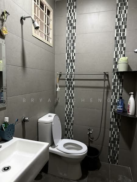 Rumah Teres 1 Tingkat untuk Disewa di Taman Dato Demang (Seri Kembangan) - Bryan Cheng - Bathroom - PropertyGuru.com.my