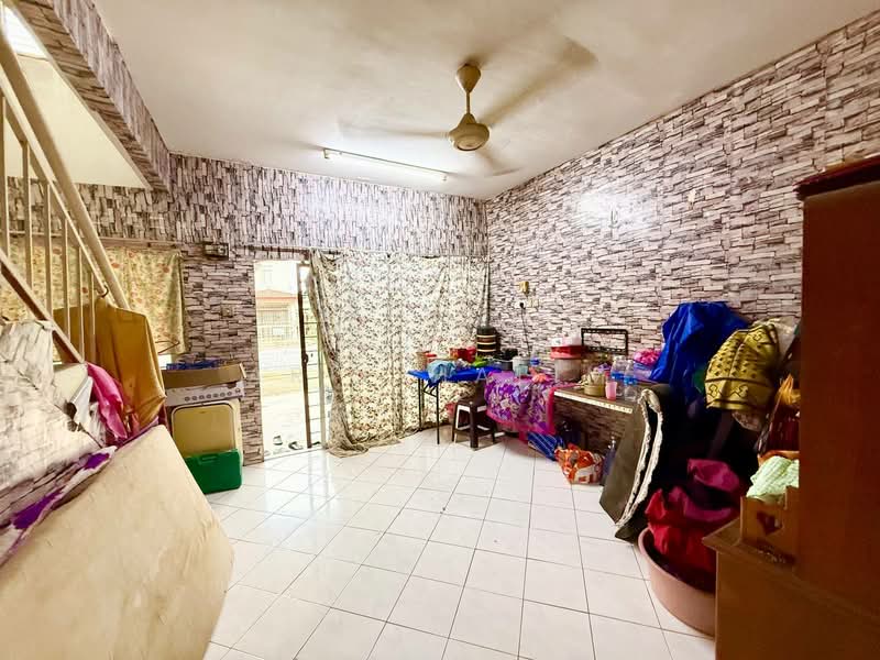 Terraced House for Sale in Bandar Rinching (Semenyih) - Arif Halim - Living Room - PropertyGuru.com.my