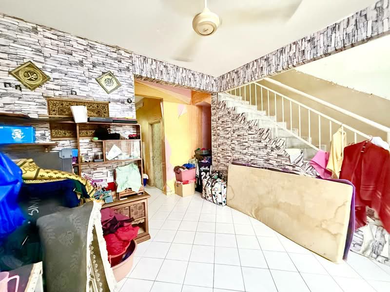 Terraced House for Sale in Bandar Rinching (Semenyih) - Arif Halim - Living Room - PropertyGuru.com.my