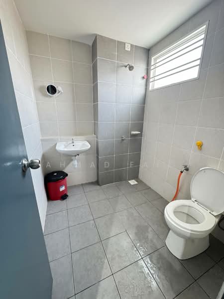 2-storey Terraced House for Rent in Cyberjaya (Selangor) - Ahmad Faiz - Bathroom - PropertyGuru.com.my