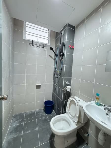 Townhouse for Rent in Dengkil (Selangor) - Ahmad Faiz - Bathroom - PropertyGuru.com.my