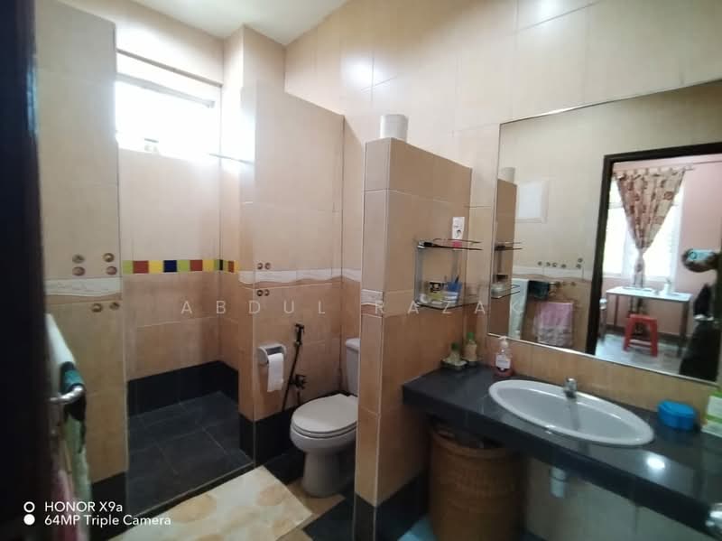 Rumah Banglo untuk Dijual di Sungai Buloh (Selangor) - Abdul Razak - Bathroom - PropertyGuru.com.my