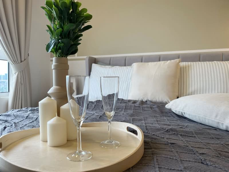 Servis Apartment untuk Disewa di RYAN & MIHO - Kim Ling - Master Bedroom - PropertyGuru.com.my