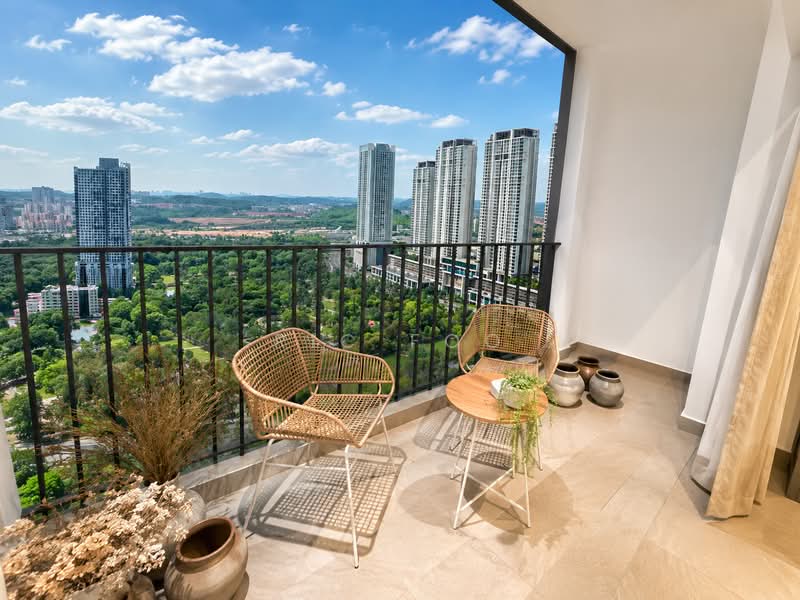 Servis Apartment untuk Dijual di The Queenwoodz @ Bukit Jalil - Ric Foo - Relaxing Balcony with Open View - PropertyGuru.com.my