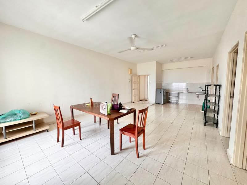 Kondominium untuk Dijual di Kondominium Kristal - Zahiruddin Rahman - Dining Room - PropertyGuru.com.my