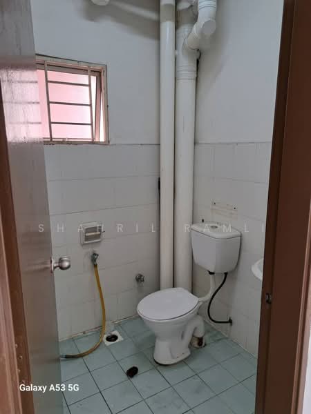 Pangsapuri untuk Disewa di Laguna Biru - Shahril Ramli - Bathroom - PropertyGuru.com.my