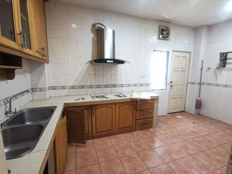 Semi-Detached House for Rent in Bandar Botanic (Klang) - Andy Tee - Kitchen - PropertyGuru.com.my
