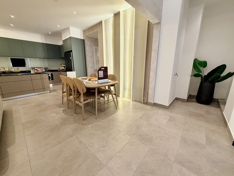 Service Residence for Sale at The Queenwoodz @ Bukit Jalil - Ric Foo - Bright Family Dining Space - PropertyGuru.com.my