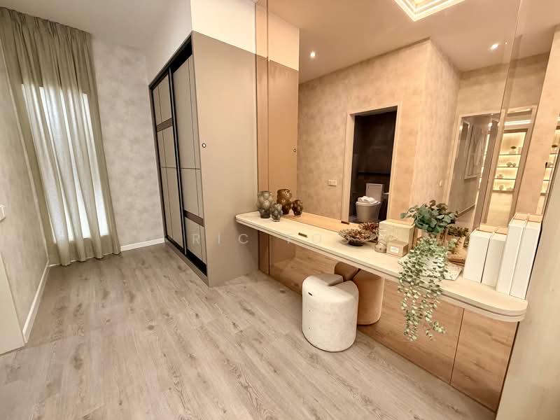 Service Residence for Sale at The Queenwoodz @ Bukit Jalil - Ric Foo - Stylish Vanity & Dressing Corner - PropertyGuru.com.my