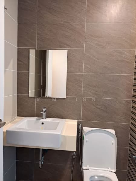 Kondominium untuk Disewa di Sky Condominium (Skyz Residence) - Kim Ling - Bathroom 2 - PropertyGuru.com.my