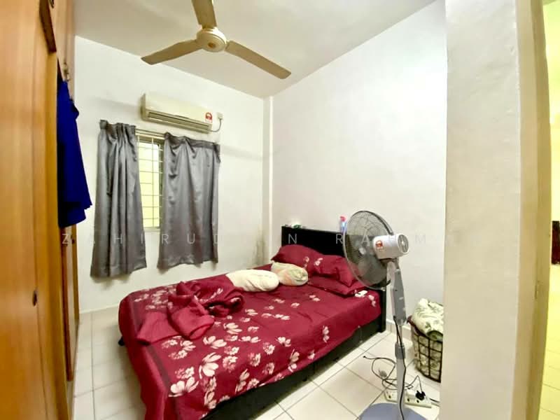 Apartment for Sale at Bandar Bukit Tinggi 1 Apartment - Zahiruddin Rahman - Bedroom - PropertyGuru.com.my