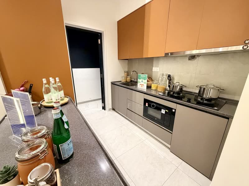 Servis Apartment untuk Dijual di The Vividz - Ric Foo - Practical Kitchen with Great Storage - PropertyGuru.com.my
