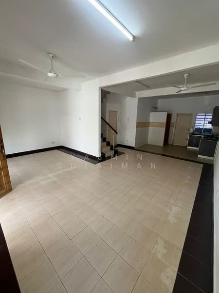 Rumah Teres 2 Tingkat untuk Dijual di Kota Puteri (Batu Arang) - Yasmin Sulaiman - Living Room - PropertyGuru.com.my