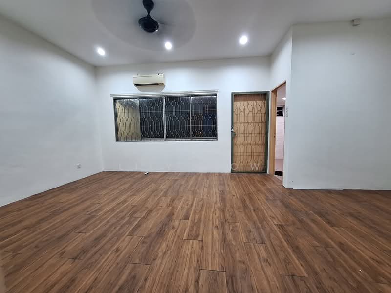 Office for Rent in Taman Universiti Indah (Seri Kembangan) - Lily Siow - Room - PropertyGuru.com.my