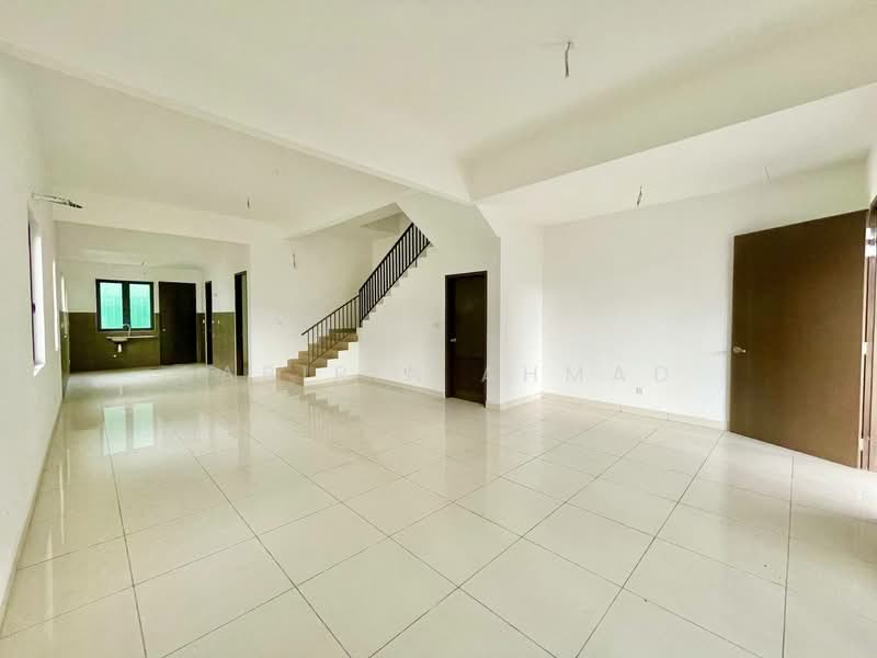 Rumah Teres 2 Tingkat untuk Dijual di Klang (Selangor) - Sabirin Ahmad - Living Room - PropertyGuru.com.my