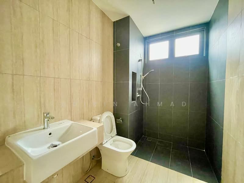 Rumah Teres 2 Tingkat untuk Dijual di Klang (Selangor) - Sabirin Ahmad - Bathroom - PropertyGuru.com.my