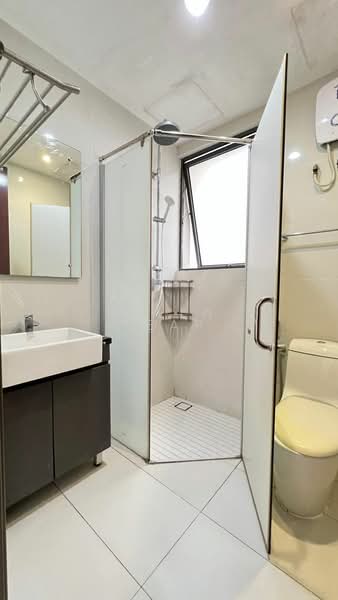 Condominium for Sale at Bay Laurel @ Country Garden Danga Bay - Ellen Yeap - Bathroom - PropertyGuru.com.my
