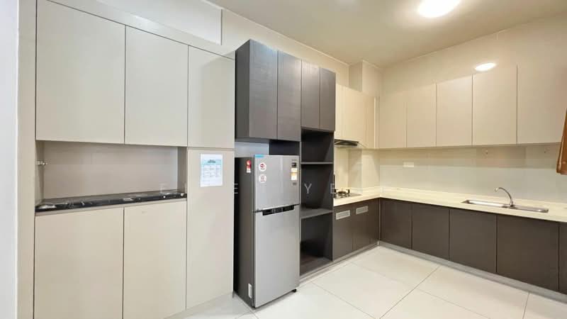 Condominium for Sale at Bay Laurel @ Country Garden Danga Bay - Ellen Yeap - Kitchen - PropertyGuru.com.my