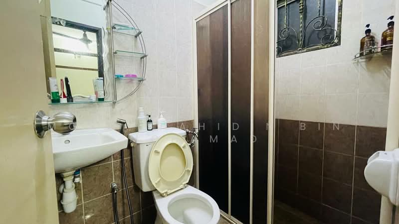 Semi-Detached House for Sale in Taman Setia 2 (Balakong) - Mohd Shahidin Bin Mohamad - Bathroom - PropertyGuru.com.my