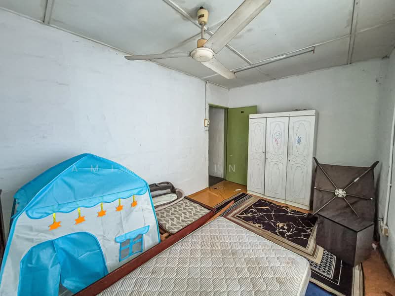 2-storey Terraced House for Sale in Taman Cempaka (Ampang) - Amirun Kinanah - Bedroom - PropertyGuru.com.my