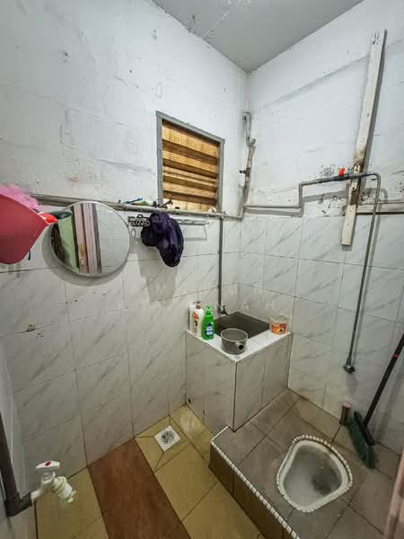 2-storey Terraced House for Sale in Taman Cempaka (Ampang) - Amirun Kinanah - Bathroom - PropertyGuru.com.my