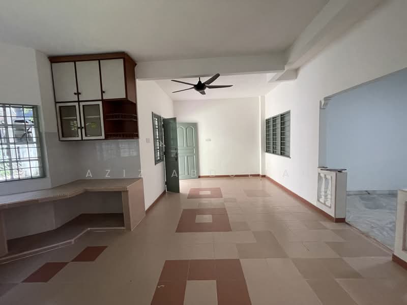1.5-storey Terraced House for Sale in Sri Petaling (Kuala Lumpur) - Aziz Abdullah - Kitchen - PropertyGuru.com.my
