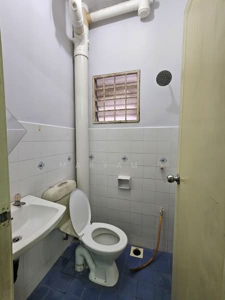 Pangsapuri untuk Disewa di Pangsapuri Seri Melati - Maryam . - Bathroom - PropertyGuru.com.my