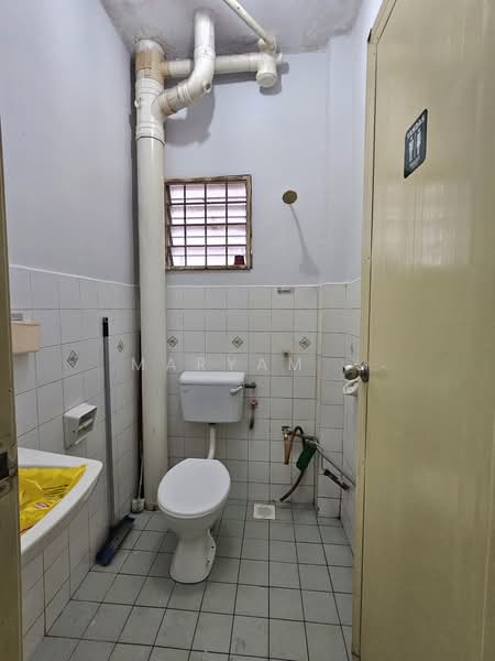 Pangsapuri untuk Disewa di Pangsapuri Seri Melati - Maryam . - Bathroom - PropertyGuru.com.my